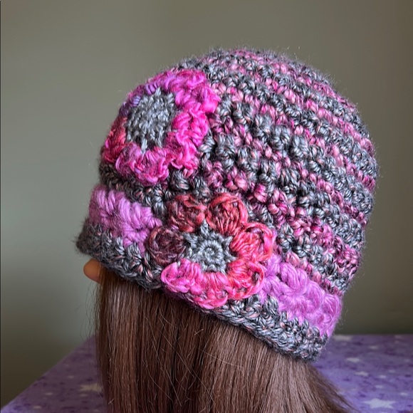 Chic crochet beanie soft satin acrylic yarn medium new - Picture 1 of 6